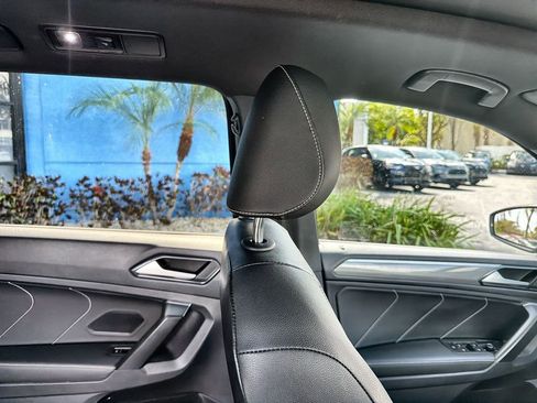 Used 2022 Volkswagen Tiguan SE R-Line image 8