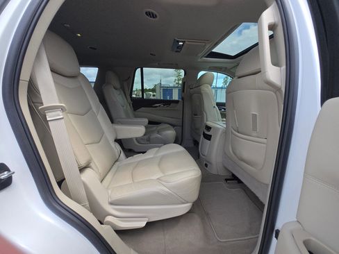 Used 2017 Cadillac Escalade Premium Luxury image 21