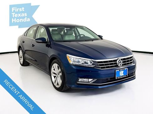 Used 2018 Volkswagen Passat 2.0T SE FWD image 1