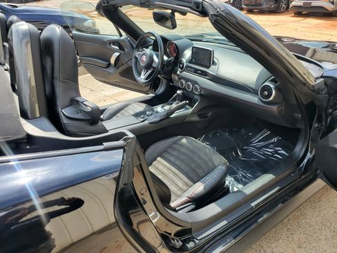 Used 2017 FIAT 124 Spider Abarth RWD image 17