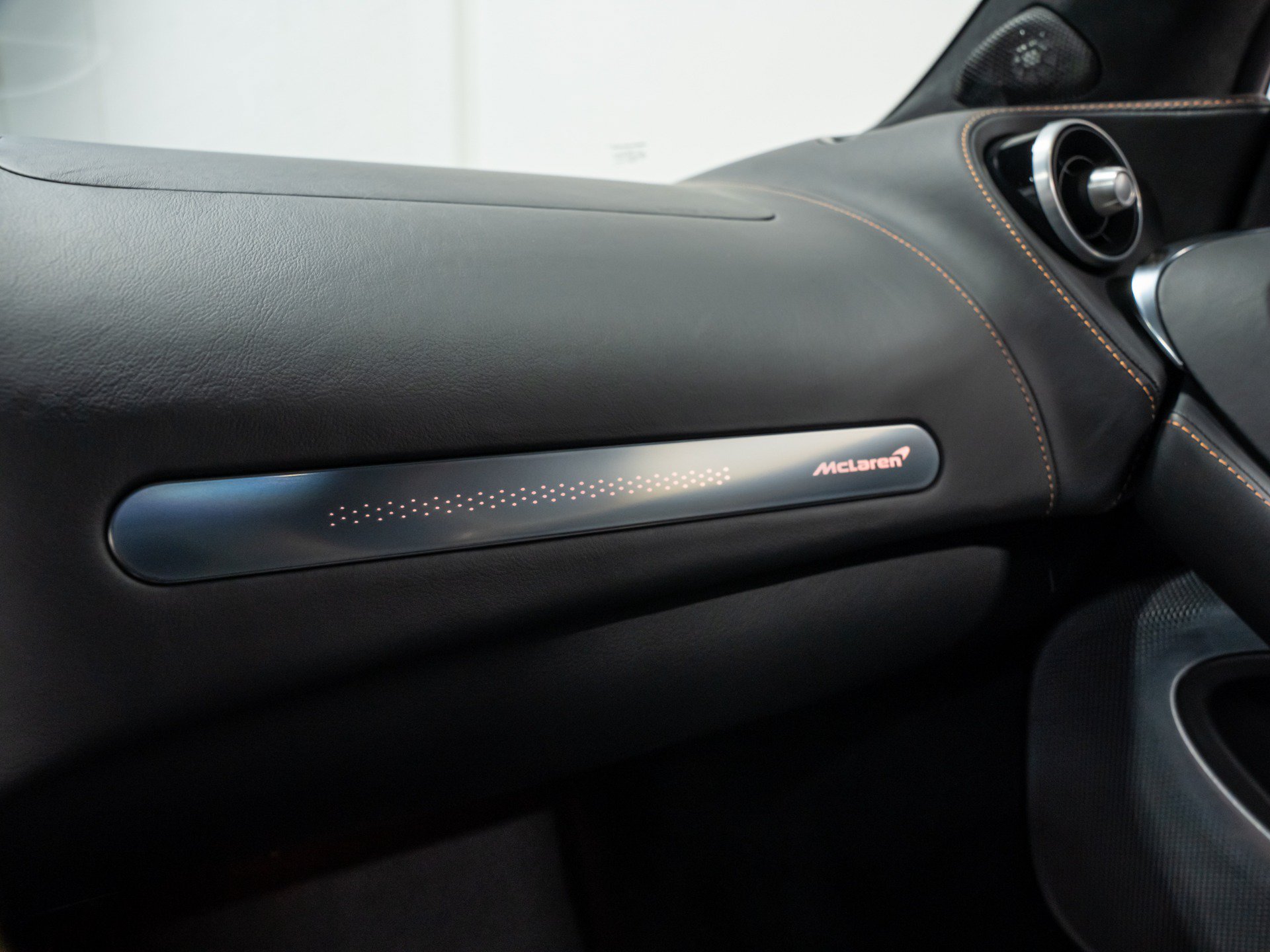Used 2023 McLaren GT RWD image 45