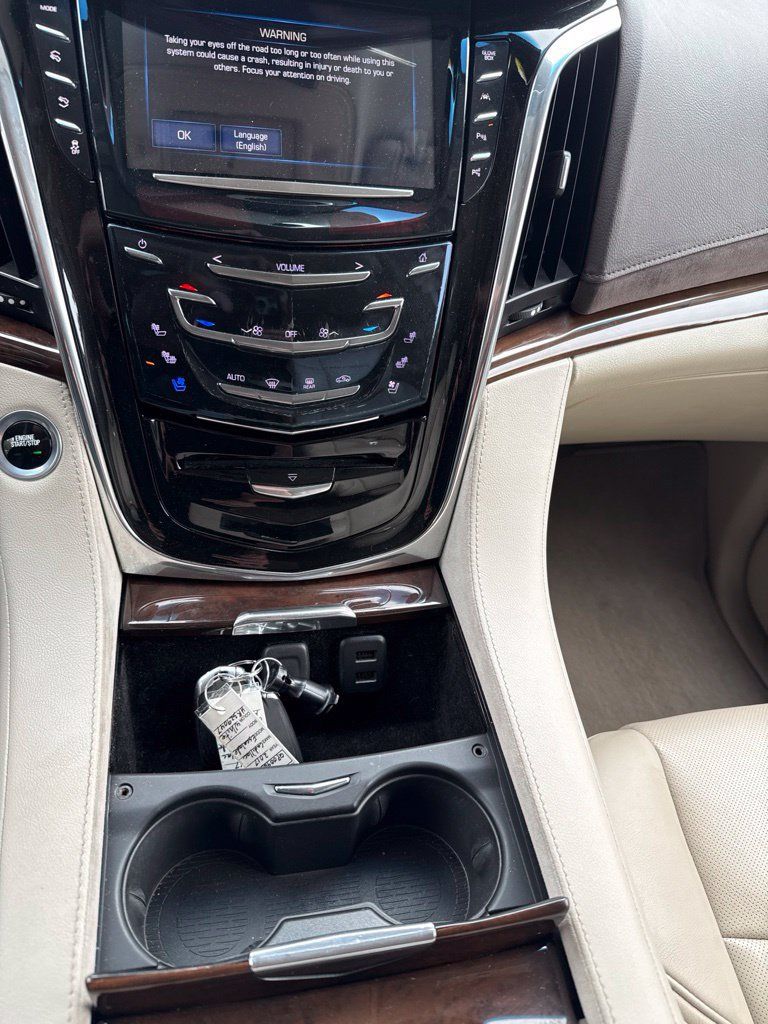 Used 2017 Cadillac Escalade Luxury AWD/4WD image 23