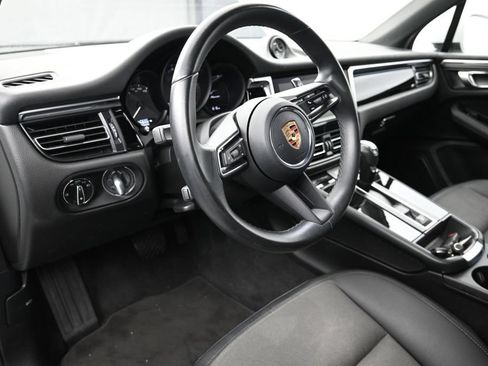Certified 2023 Porsche Macan AWD/4WD image 4