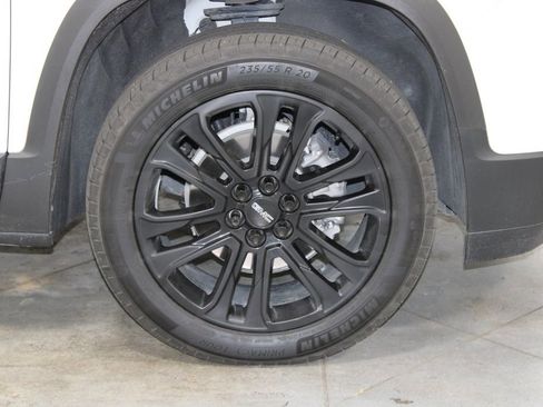 Used 2022 GMC Acadia SLE w/ Driver Convenience Package image 12