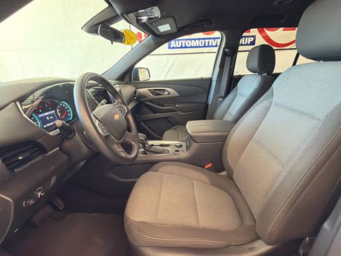 Used 2023 Chevrolet Traverse LT FWD image 14