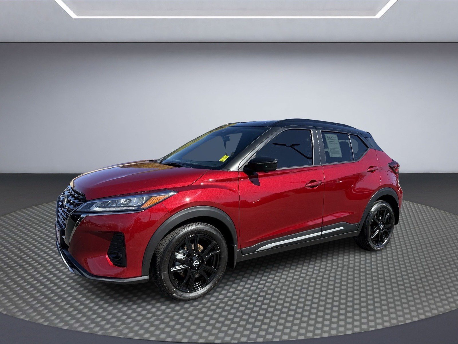 Used 2024 Nissan Kicks SR FWD image 2