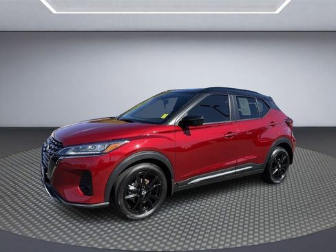 Used 2024 Nissan Kicks SR image 2