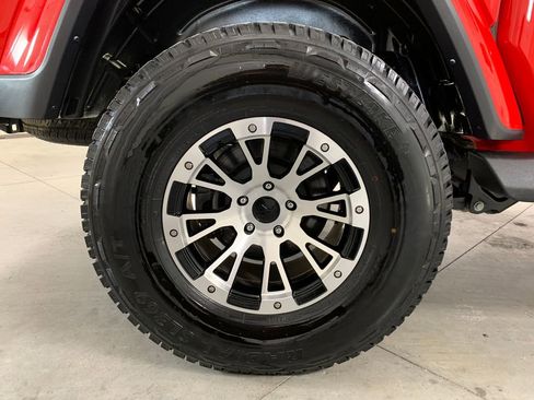 Used 2022 Jeep Gladiator Overland image 24