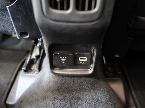 Used 2018 Jeep Compass Limited w/ Navigation Group FWD image 32