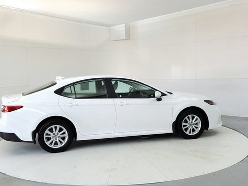 Used 2025 Toyota Camry LE AWD/4WD image 6