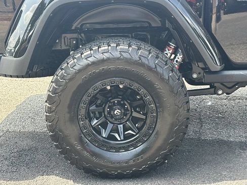 Certified 2025 Jeep Gladiator Mojave AWD/4WD image 20