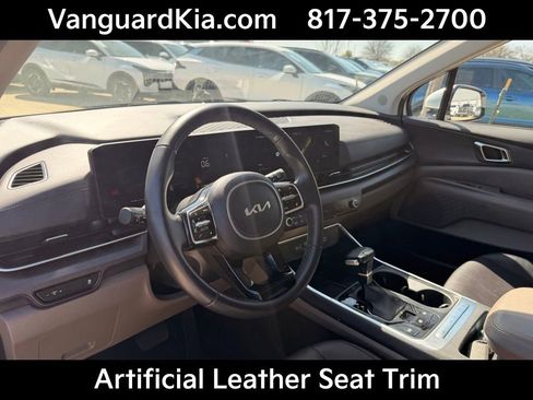 Certified 2025 Kia Carnival EX image 16
