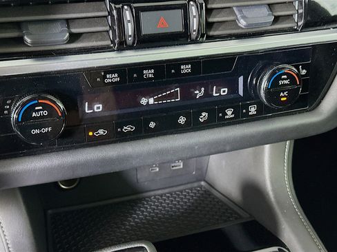 Used 2025 Nissan Pathfinder SV image 23