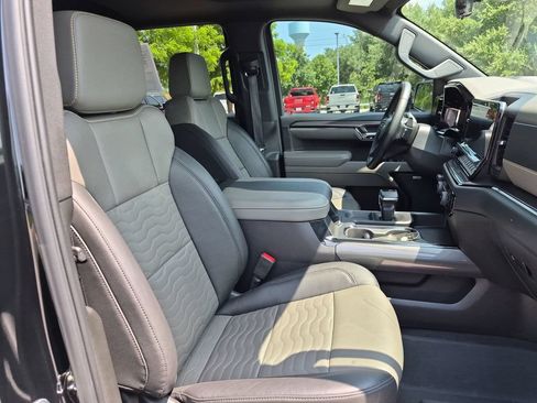 Used 2025 Chevrolet Silverado 1500 ZR2 w/ Technology Package AWD/4WD image 43