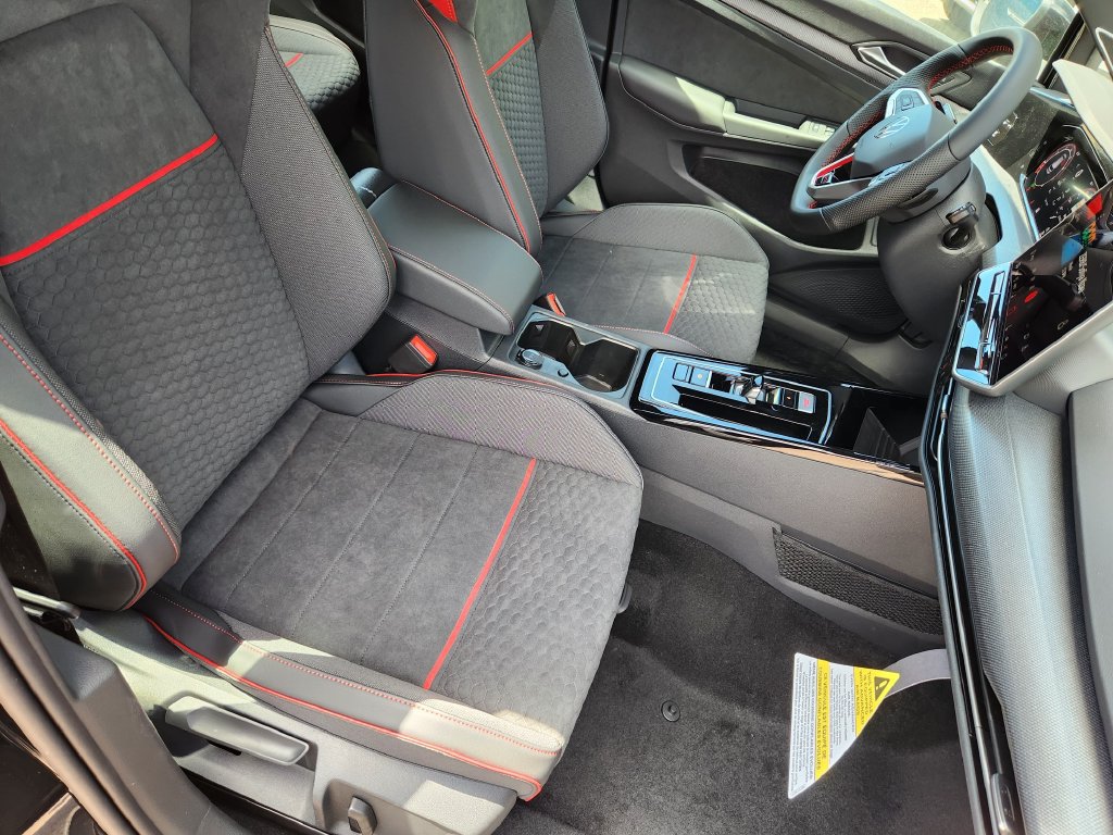 New 2026 Volkswagen GTI SE FWD image 11