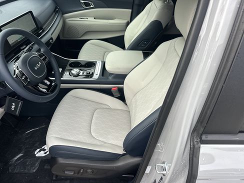 New 2026 Kia Carnival EX FWD image 13