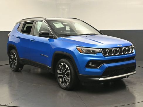 Used 2024 Jeep Compass Limited AWD/4WD image 12