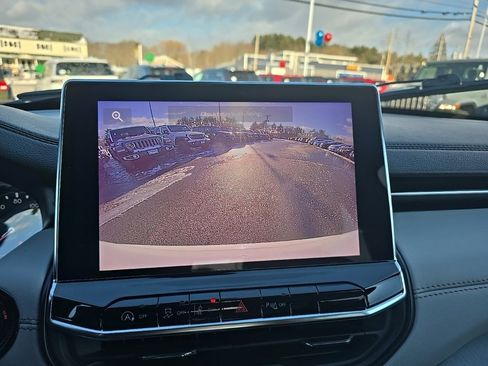 Certified 2024 Jeep Compass Limited image 28