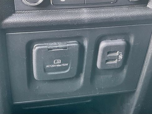 Used 2023 Chevrolet Traverse Premier FWD image 27