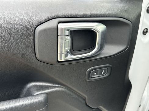 Used 2025 Jeep Wrangler Sport image 17