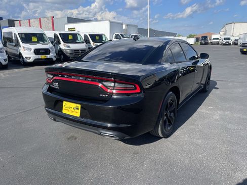 Used 2017 Dodge Charger SXT RWD image 8