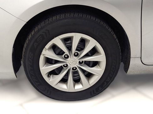 Used 2017 Toyota Camry LE image 9