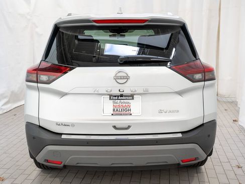 Used 2022 Nissan Rogue SV w/ SV Premium Package image 5