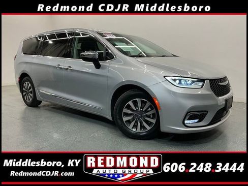 Used 2023 Chrysler Pacifica Limited FWD image 1