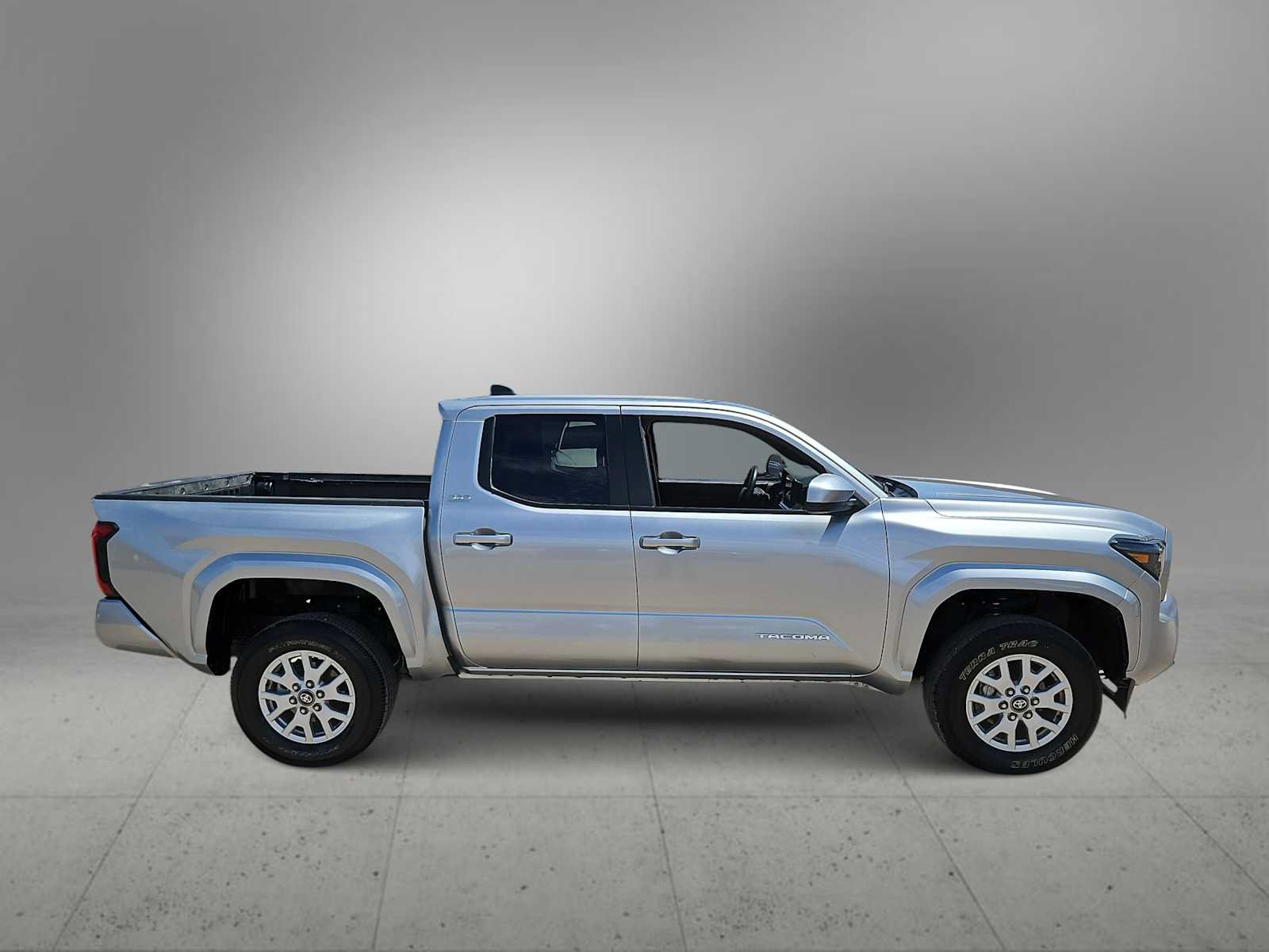 Used 2024 Toyota Tacoma SR5 RWD image 9