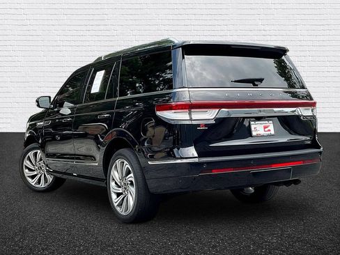 Used 2023 Lincoln Navigator Reserve RWD image 4