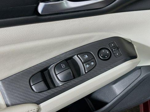 Used 2025 Nissan Altima 2.5 SV image 15