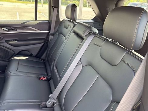 New 2026 Jeep Grand Cherokee Limited AWD/4WD image 12