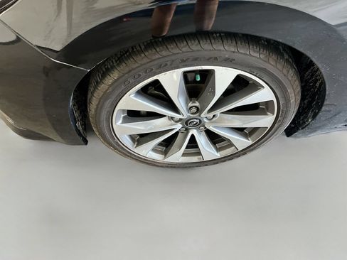 Used 2022 Nissan Maxima SR w/ Sport Mat Group FWD image 29