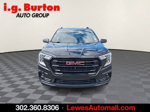Used 2022 GMC Terrain SLT w/ Infotainment Package II AWD/4WD image 2