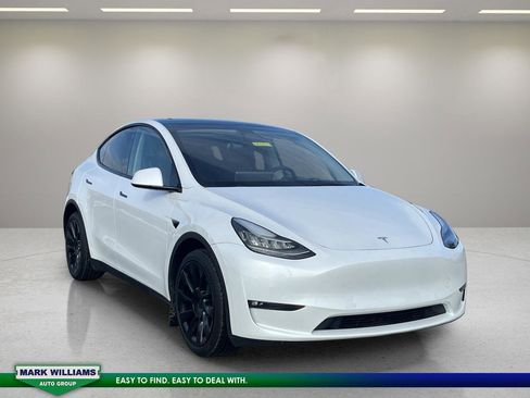 Used 2022 Tesla Model Y Long Range image 1