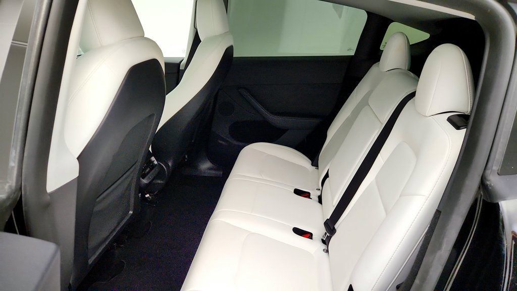 Used 2024 Tesla Model Y Long Range AWD/4WD image 24
