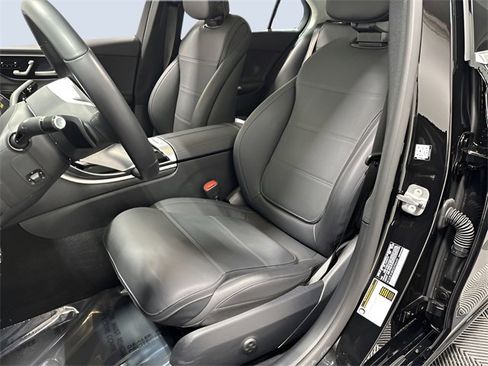 Used 2025 Mercedes-Benz C 300 4MATIC Sedan image 26