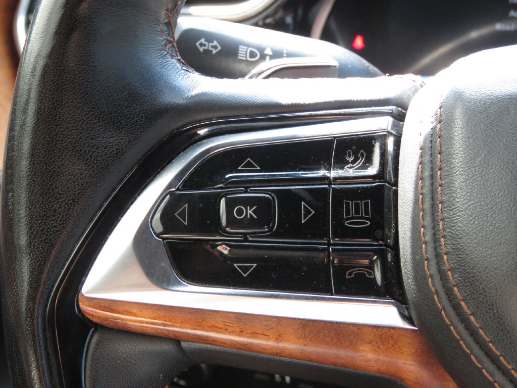 Used 2023 Jeep Grand Cherokee Summit AWD/4WD image 22