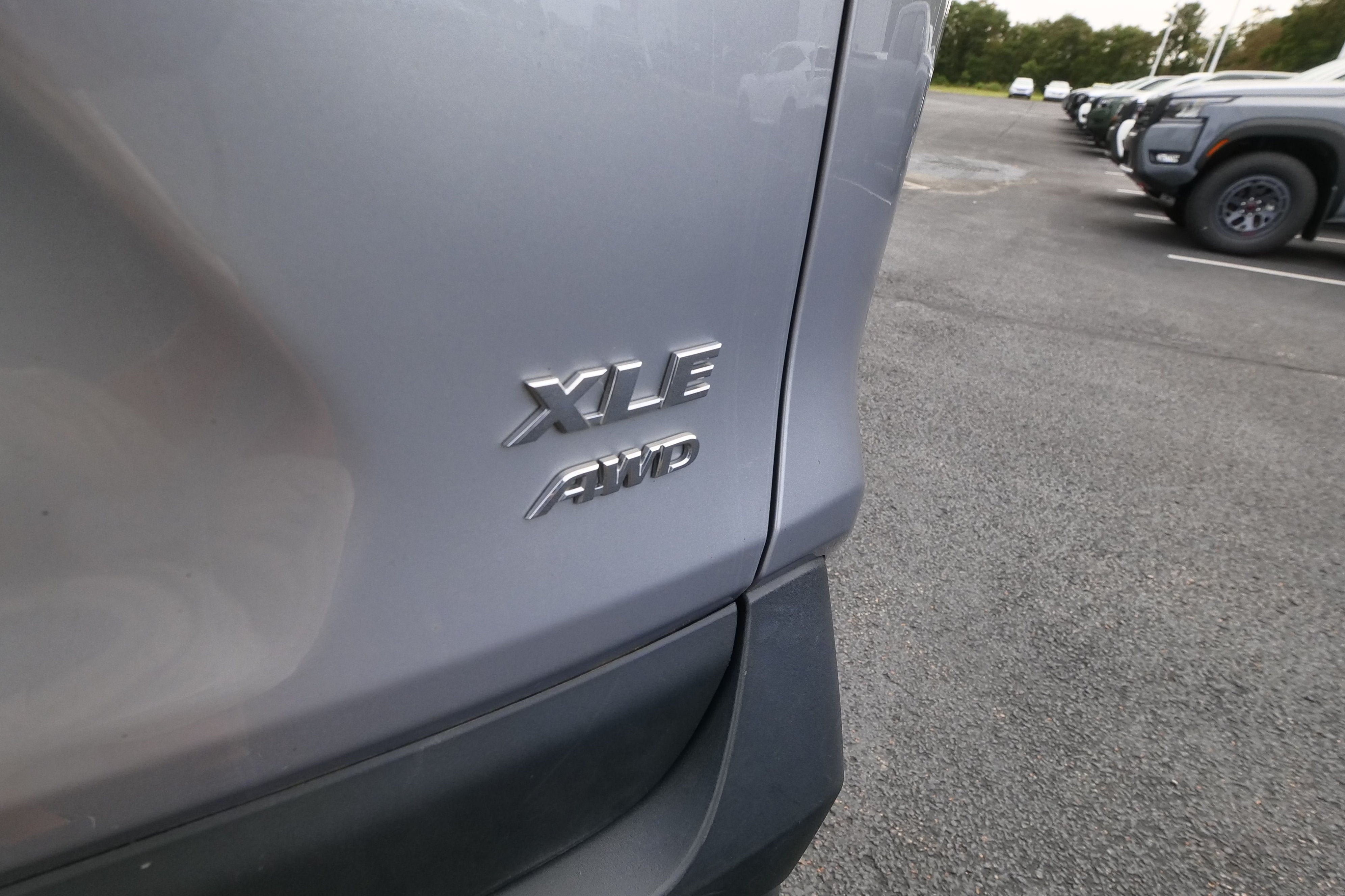 Used 2023 Toyota RAV4 XLE AWD/4WD image 9