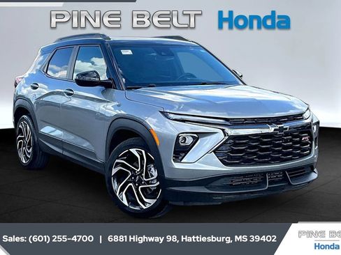Used 2025 Chevrolet TrailBlazer RS w/ Convenience Package FWD image 1