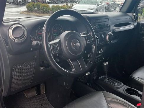 Used 2015 Jeep Wrangler Unlimited Sahara w/ Connectivity Group AWD/4WD image 14