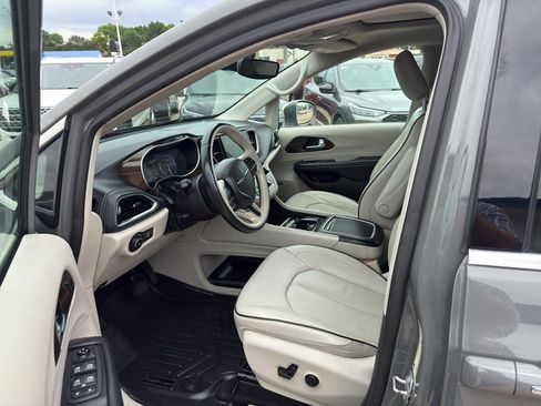 Used 2021 Chrysler Pacifica Limited w/ Premium & Safety Sphere Group AWD/4WD image 11