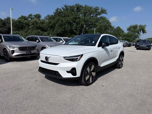 Certified 2023 Volvo C40 P8 Recharge Ultimate w/ Protection Package Premier AWD/4WD image 2