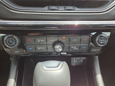 Used 2026 Jeep Compass Limited AWD/4WD image 26