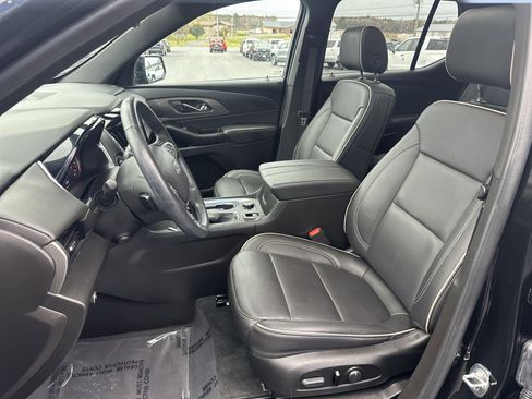 Certified 2023 Chevrolet Traverse Premier w/ Redline Edition image 9