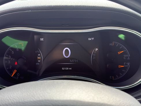 Used 2019 Jeep Grand Cherokee Overland AWD/4WD image 17