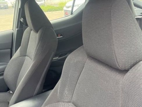 Used 2018 Toyota C-HR XLE FWD image 11