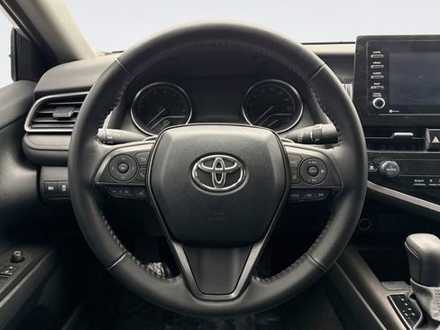 Used 2023 Toyota Camry SE image 12