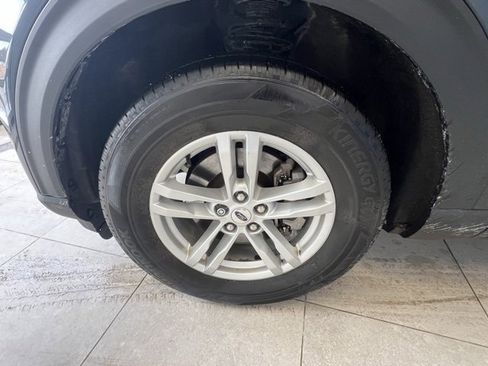 Used 2022 Ford Explorer XLT w/ Equipment Group 202A image 9