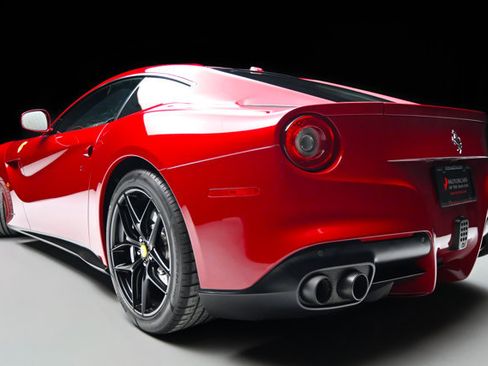 Used 2015 Ferrari F12 Berlinetta image 23